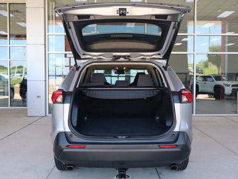 Used 2021 Toyota RAV4 XLE AWD/4WD image 8