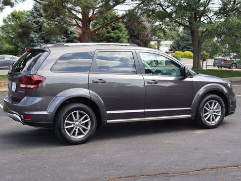 Used 2018 Dodge Journey Crossroad FWD image 4
