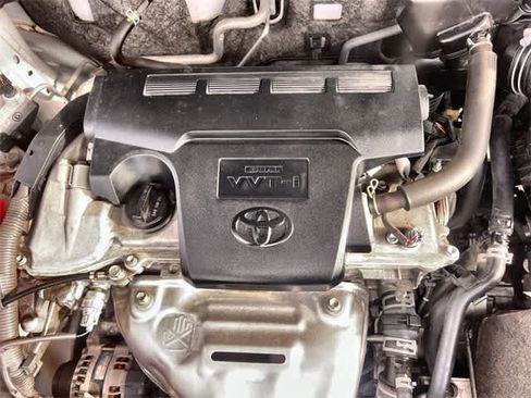 Used 2018 Toyota RAV4 XLE image 10