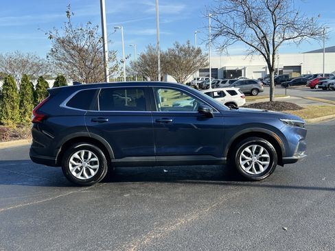 Used 2025 Honda CR-V LX image 11