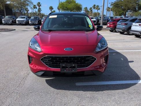 Certified 2022 Ford Escape SE w/ SE Sport Appearance Package image 9