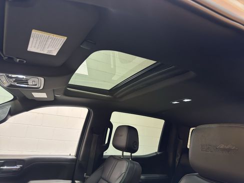 Certified 2022 Chevrolet Silverado 1500 High Country w/ Technology Package image 39