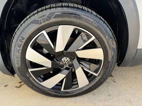 Used 2024 Volkswagen Atlas Cross Sport SE AWD/4WD image 10
