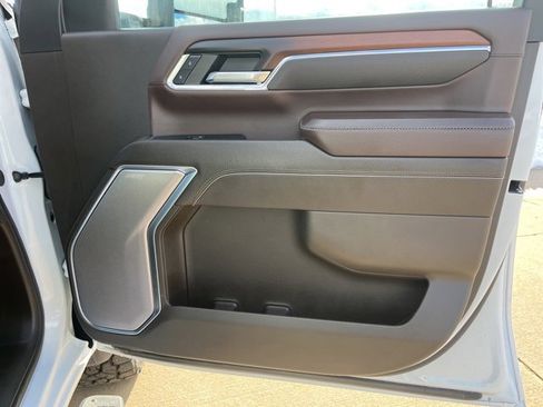 Used 2024 GMC Sierra 3500 Denali image 53