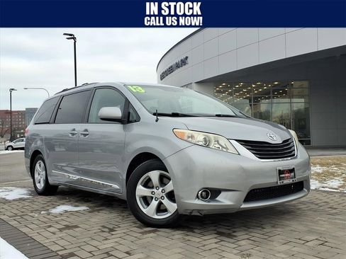 Used 2013 Toyota Sienna LE image 1