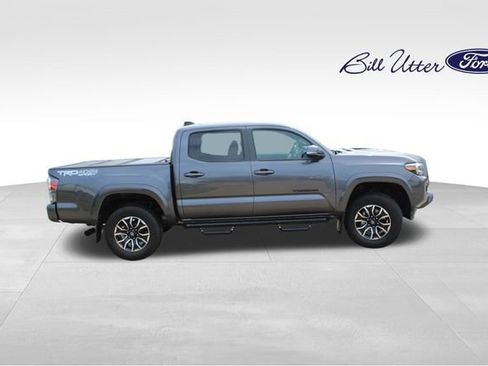 Used 2021 Toyota Tacoma TRD Sport w/ Technology Package image 4