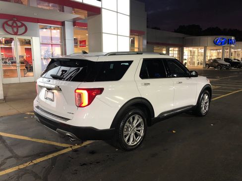 Used 2023 Ford Explorer Limited image 4