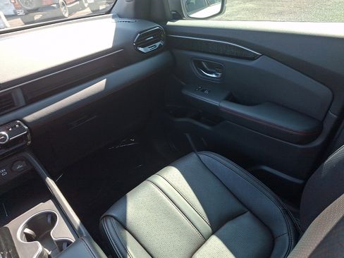 Used 2025 Honda Pilot Black Edition image 12