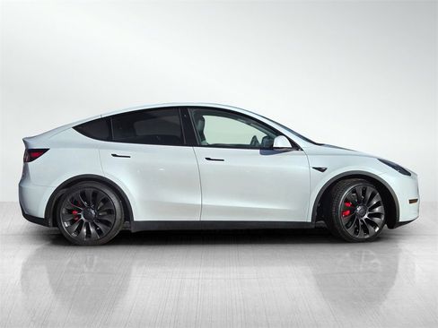 Used 2023 Tesla Model Y Long Range image 3