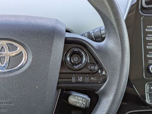 Used 2022 Toyota Prius LE image 22