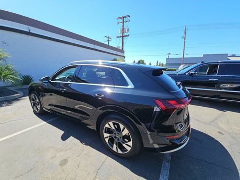 Used 2022 Audi e-tron Premium Plus w/ Premium Plus Package AWD/4WD image 4