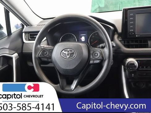 Used 2020 Toyota RAV4 XLE w/ Carpet Mat Package AWD/4WD image 15