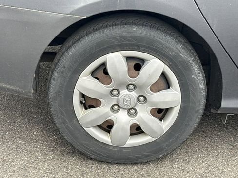 Used 2009 Hyundai Elantra GLS FWD image 8