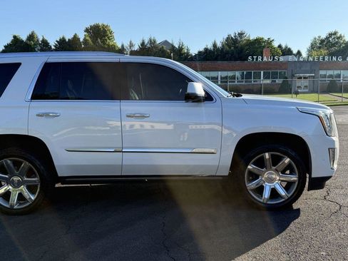 Used 2017 Cadillac Escalade Premium Luxury AWD/4WD image 8