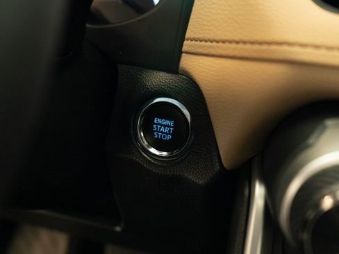 Used 2019 Toyota RAV4 Limited image 32