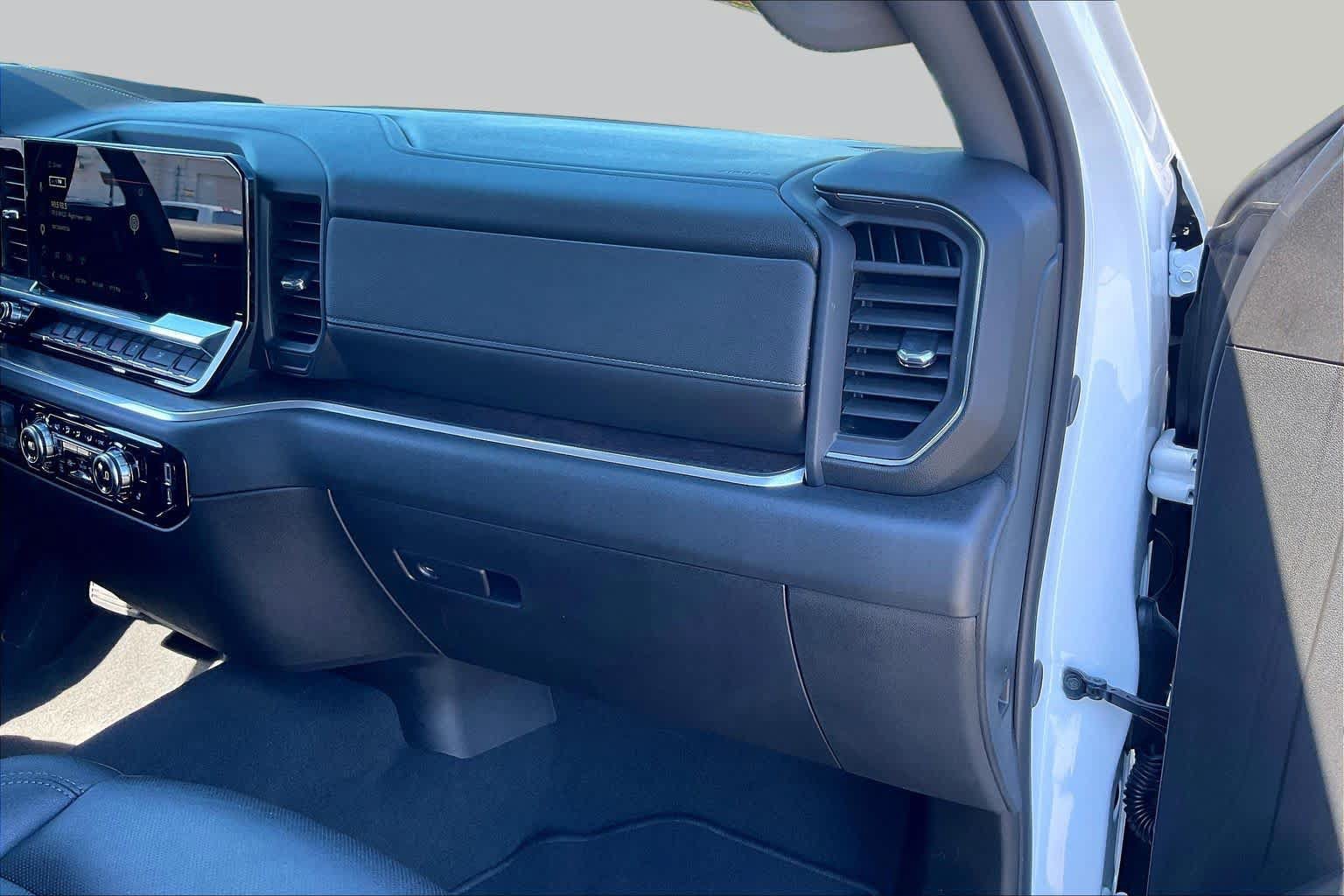 Used 2026 GMC Sierra 1500 SLT RWD image 16