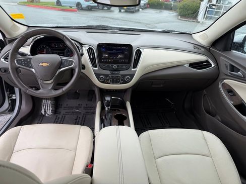 Used 2021 Chevrolet Malibu LT w/ Leather Package image 15