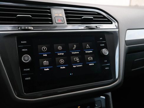 Used 2023 Volkswagen Tiguan SE image 43