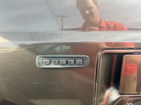 Used 2015 Ford F250 Lariat w/ Lariat Interior Package image 13