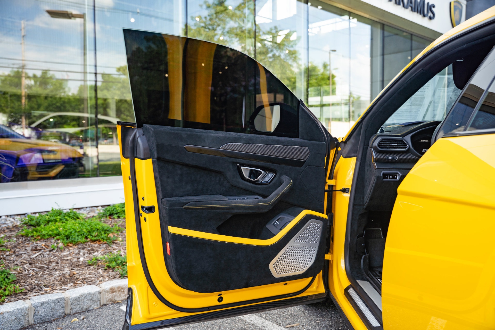 Used 2024 Lamborghini Urus Performante AWD/4WD image 37