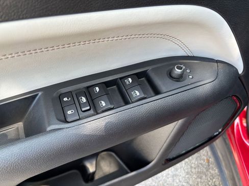 Used 2025 Jeep Compass Limited image 18