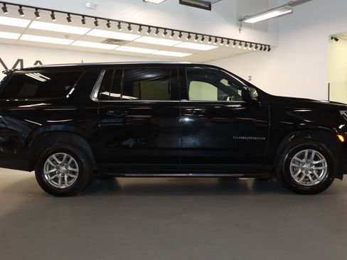 Used 2024 Chevrolet Suburban LT image 7