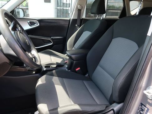 Used 2023 Kia Soul LX w/ Option Group 015 FWD image 6