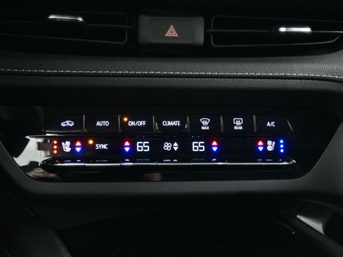 Used 2023 Buick Envision Avenir FWD image 22