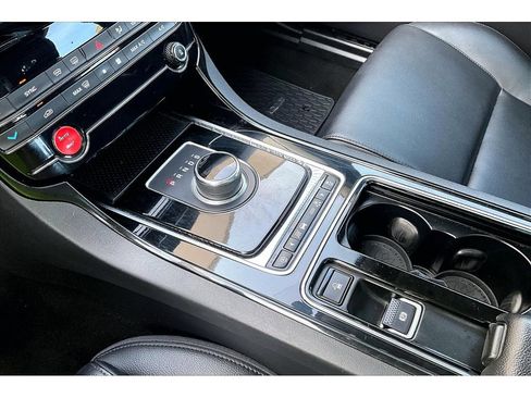Used 2018 Jaguar XE Premium AWD/4WD image 28