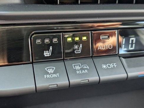 Used 2023 Toyota Crown AWD/4WD image 27