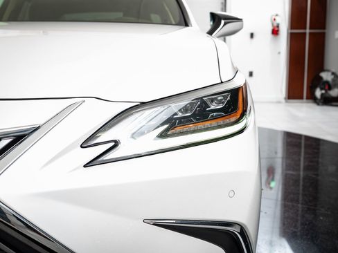 Certified 2019 Lexus ES 350 w/ Accessory Package 2 image 16