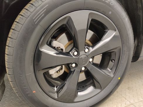 Used 2020 Jeep Cherokee Latitude Plus FWD image 31