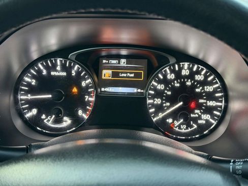 Used 2018 Nissan Pathfinder SV image 33