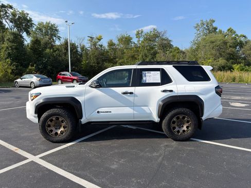 Used 2025 Toyota 4Runner Trailhunter AWD/4WD image 3