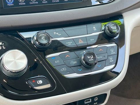 Used 2017 Chrysler Pacifica Touring-L Plus FWD image 15
