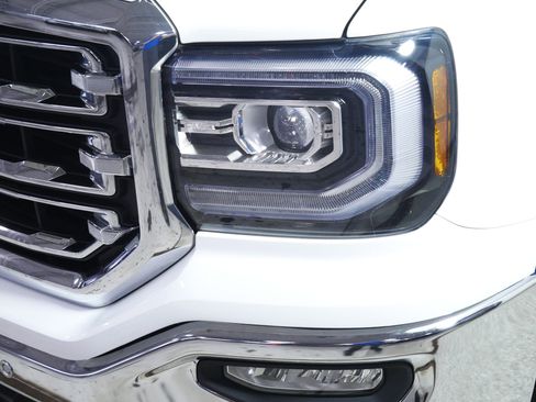 Used 2018 GMC Sierra 1500 SLT AWD/4WD image 16