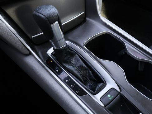 Used 2019 Honda Accord EX image 18