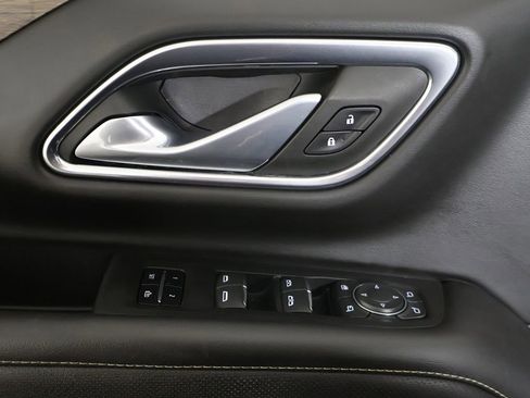 Used 2023 Chevrolet Suburban Premier AWD/4WD image 39