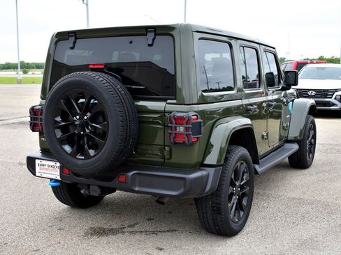 Used 2023 Jeep Wrangler Unlimited Sahara w/ Cold Weather Group AWD/4WD image 3