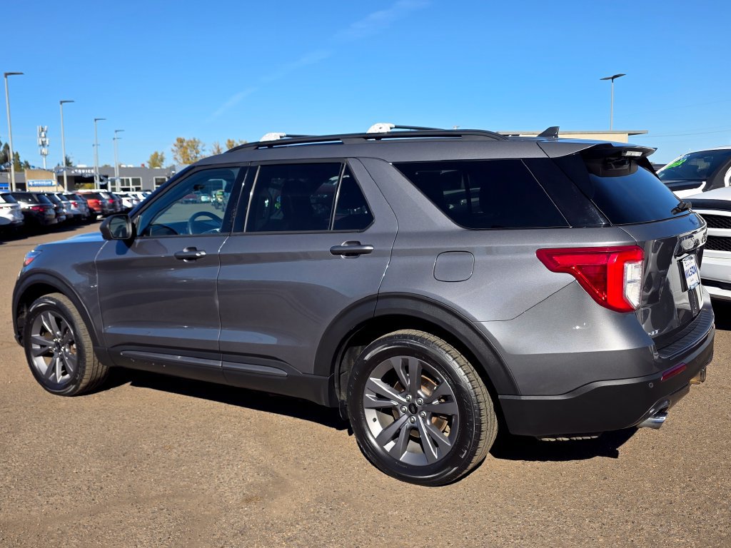 Used 2021 Ford Explorer XLT w/ Equipment Group 202A AWD/4WD image 30