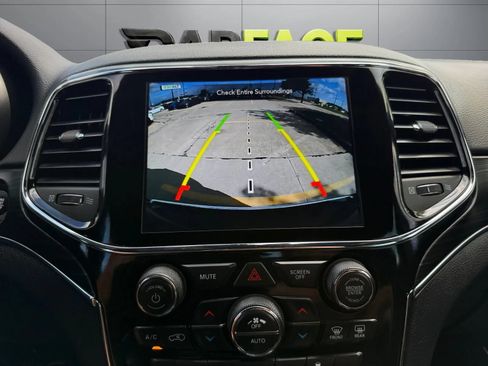 Used 2019 Jeep Grand Cherokee Limited AWD/4WD image 35
