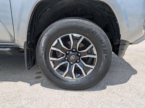 Used 2022 Toyota Tacoma TRD Sport w/ TRD Premium Sport Package AWD/4WD image 13