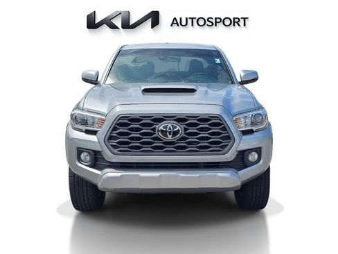 Used 2020 Toyota Tacoma TRD Sport w/ Technology Package RWD image 3