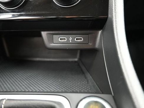 Used 2024 Volkswagen Jetta SE FWD image 9