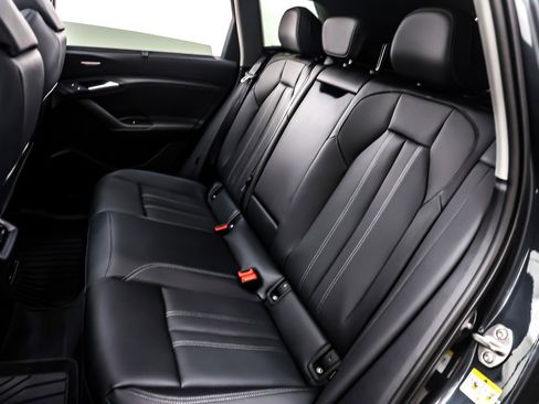 Used 2025 Audi Q6 e-tron Premium Plus w/ Premium Plus image 9