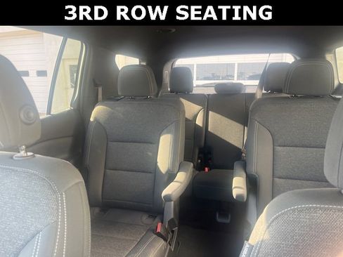 Used 2025 Chevrolet Traverse LT image 28