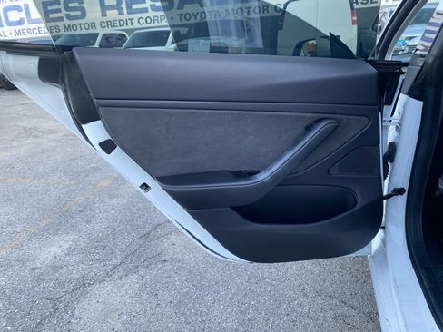 Used 2019 Tesla Model 3 Standard Range image 20