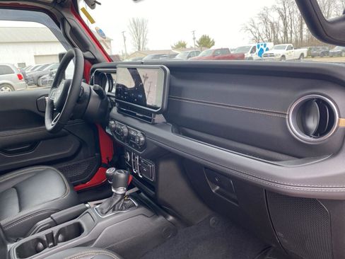 Used 2025 Jeep Gladiator High Tide image 38