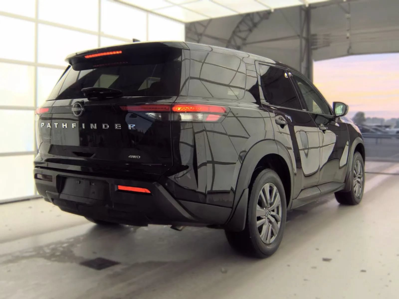 Used 2024 Nissan Pathfinder S AWD/4WD image 5