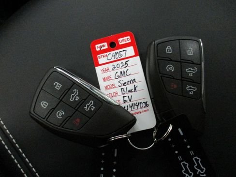 New 2025 GMC Sierra EV Denali image 32